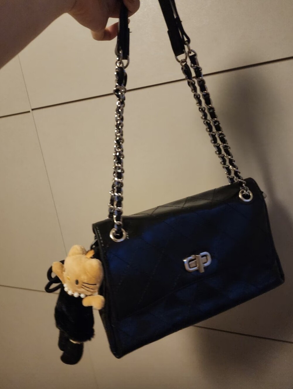 🖤🤍BQ 💯 Leather 🆕 Chain Bag with Charm - Picture 8 of 16